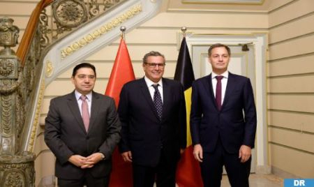  Le chef du gouvernement s’entretient avec le Premier ministre belge à Bruxelles