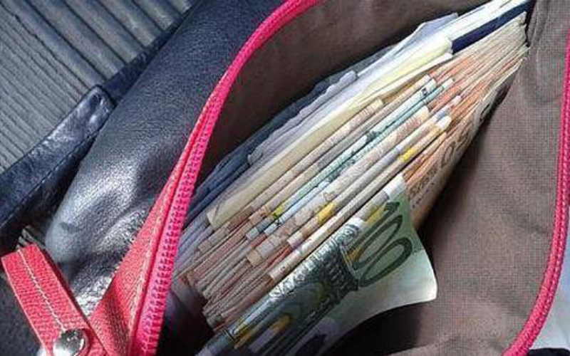  A Grenade, un acte citoyen permet de restituer 2 338 euros à un Marocain
