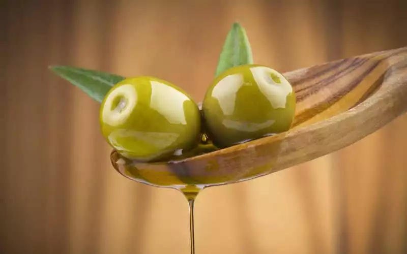  Au Maroc, l’huile d’olive devient rare et chère Au Maroc, la sécheresse et les canicules extrêmes continuent de toucher…