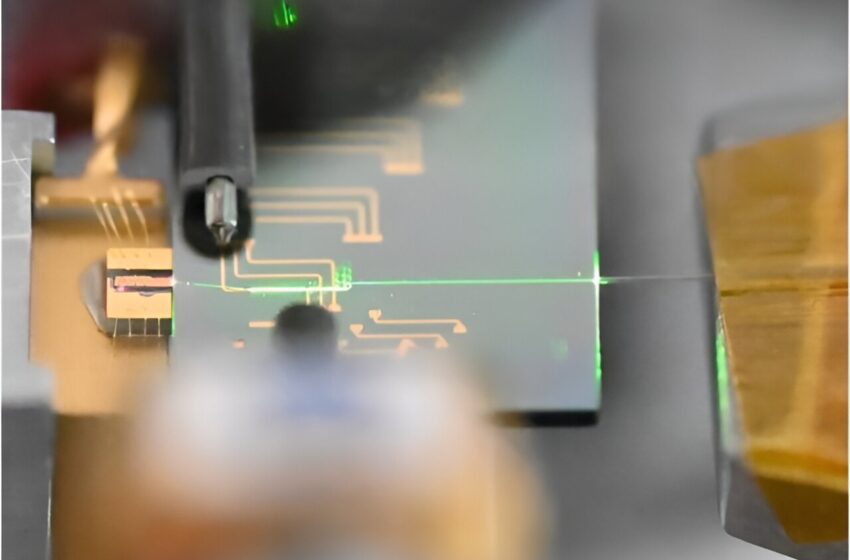  L’équipe Photonics développe des lasers ultrarapides hautes performances qui s’adaptent au bout du doigt