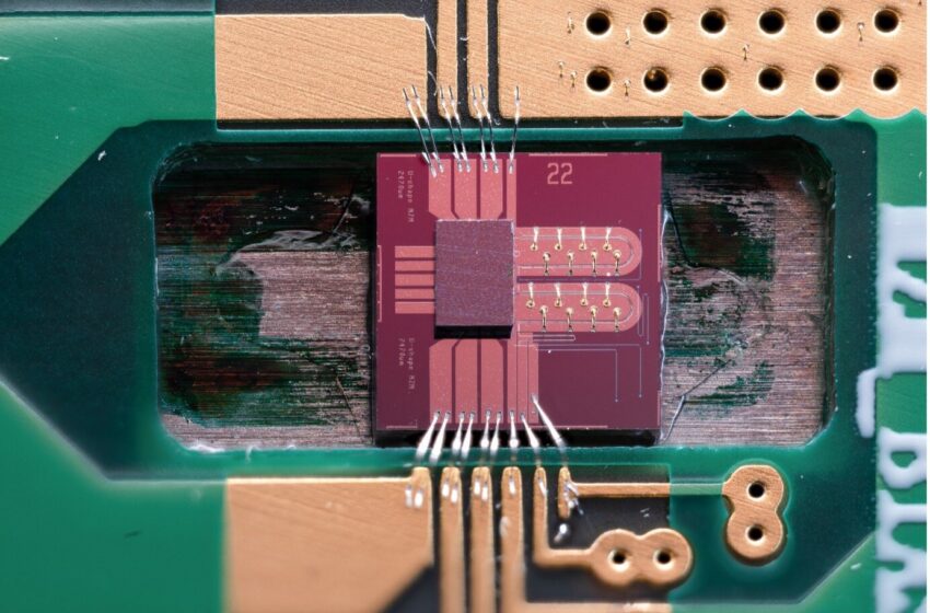  Un émetteur économe en énergie basé sur une puce CMOS et une photonique sur silicium