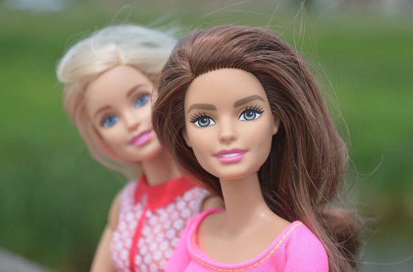  Barbie devrait élargir son éventail de professions médicales et scientifiques, suggère une étude