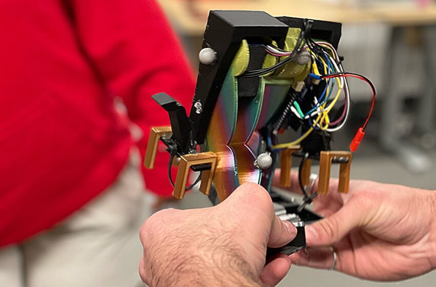  Des chercheurs créent « Mugatu », le premier robot bipède orientable doté d'un seul moteur