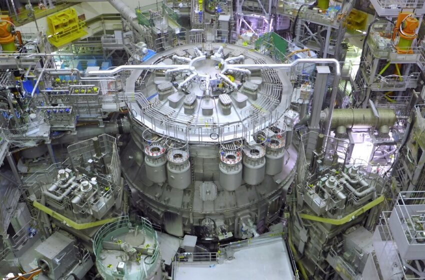  Inauguration d'un réacteur expérimental japonais à fusion nucléaire