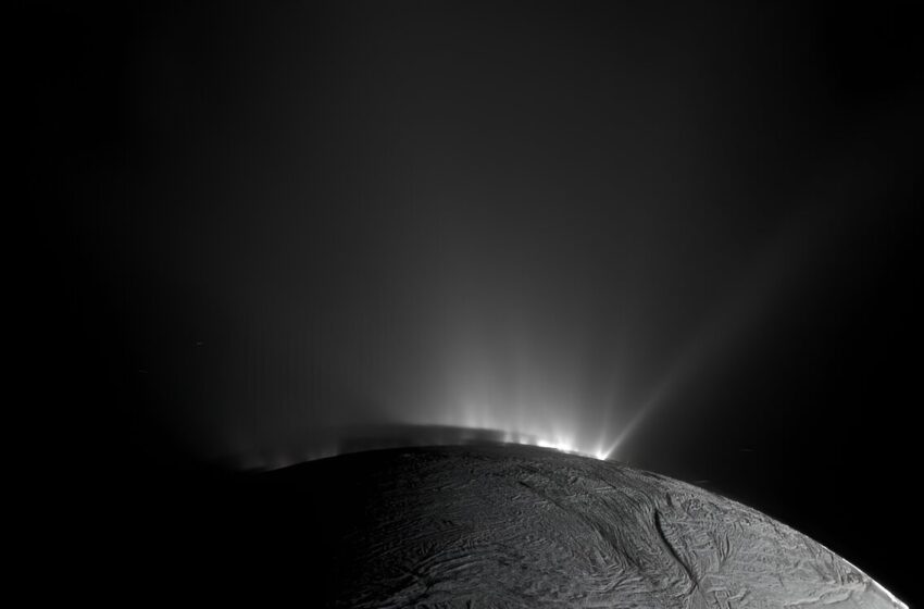  Une étude de la NASA découvre une source d'énergie et une molécule vitales à Encelade