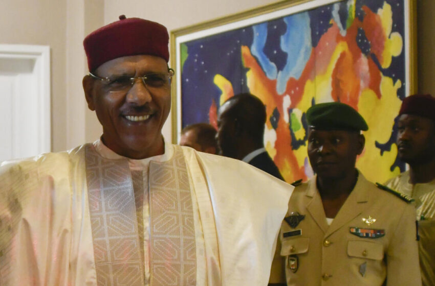  La junte militaire du Niger libère sous caution le fils du président déchu