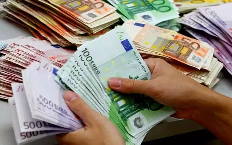  Le dirham baisse face à l'euro Le dirham marocain s'est déprécié de 0,45% face à l'euro et de 0,39%…
