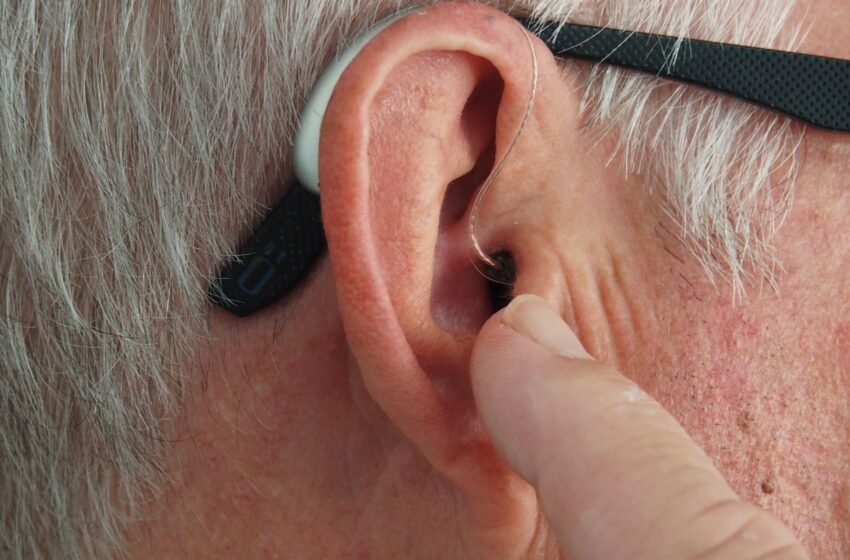  Les appareils auditifs peuvent aider les personnes malentendantes à vivre plus longtemps, selon une analyse