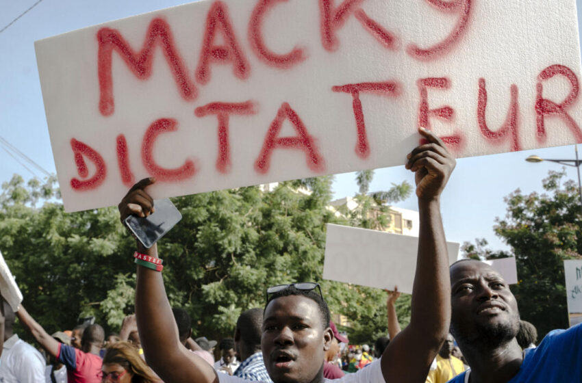  L'opposition sénégalaise dénonce un « coup d'État constitutionnel » après le report des élections