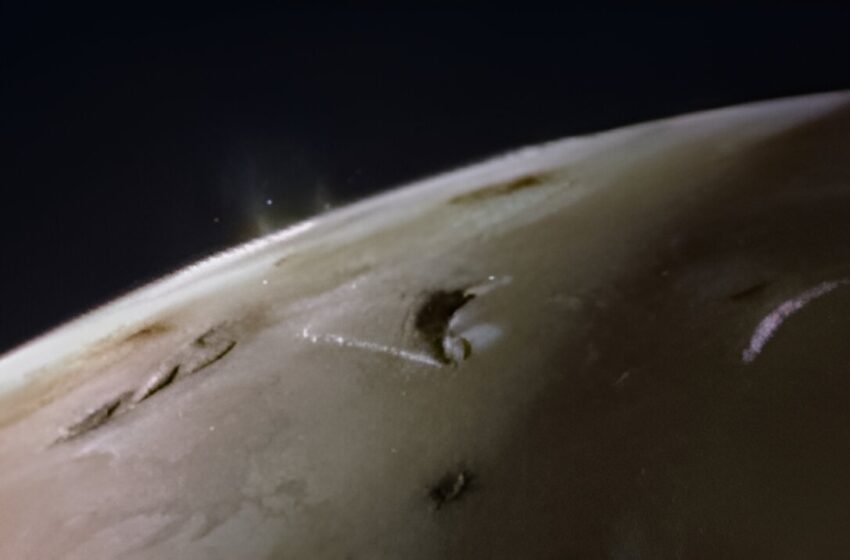  La sonde Juno de la NASA observe de près les lacs de lave de la lune Io de Jupiter