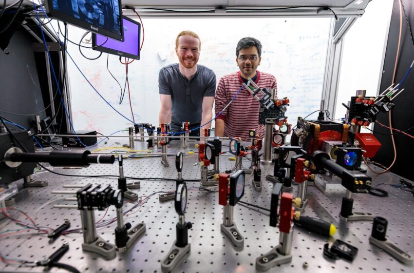 Combiner les atomes piégés et la photonique pour de nouveaux dispositifs quantiques