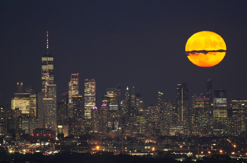  La super lune d’août marque le début de quatre mois de spectacles lunaires. Voici comment les observer