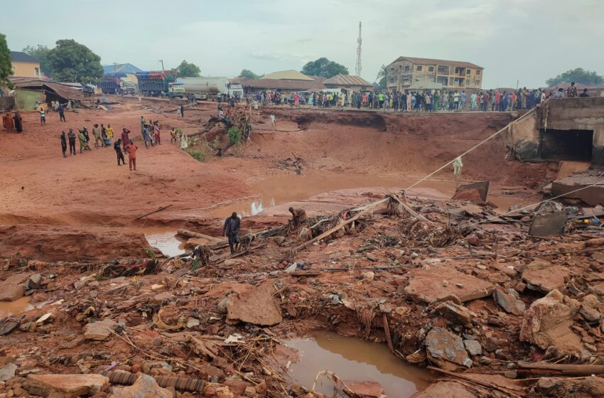  Le Nigéria inonde le péage de la mort traverse 150 comme des milliers de personnes déplacées | Inonde les nouvelles