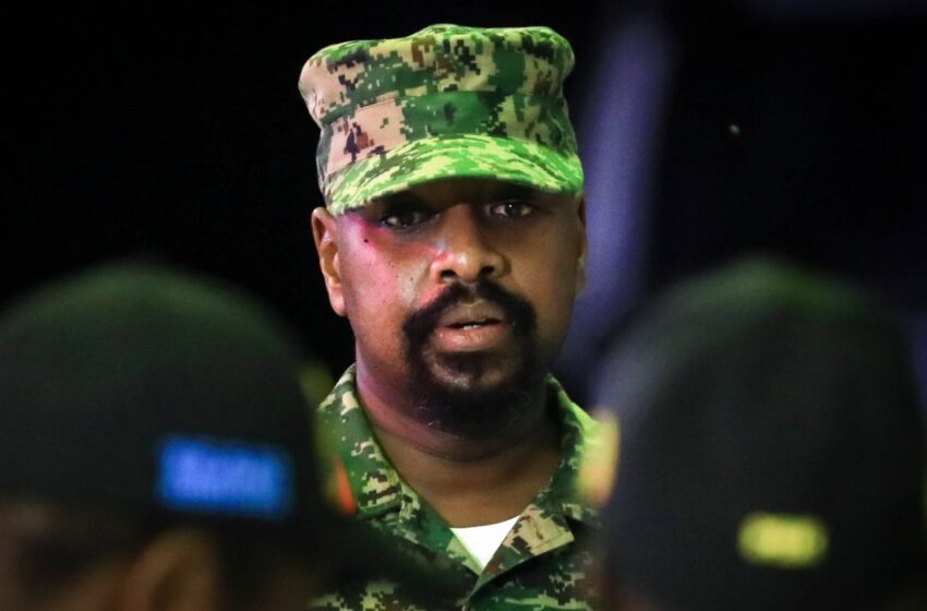  Le chef militaire de l’Ouganda dit que la tenue de l’opposition est activiste «dans mon sous-sol» | Nouvelles politiques
