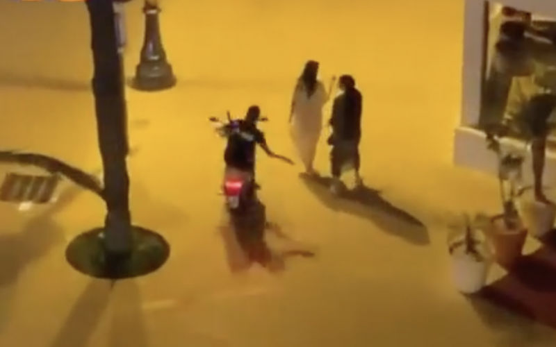  Une femme harcelée dans la rue à Tanger, coincée sur le Web