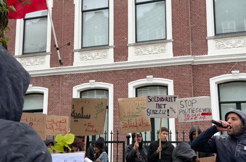  GenZ212: Les MRES font également des drapeaux, des affiches et des slogans animés du parvis du consulat du Maroc dans …