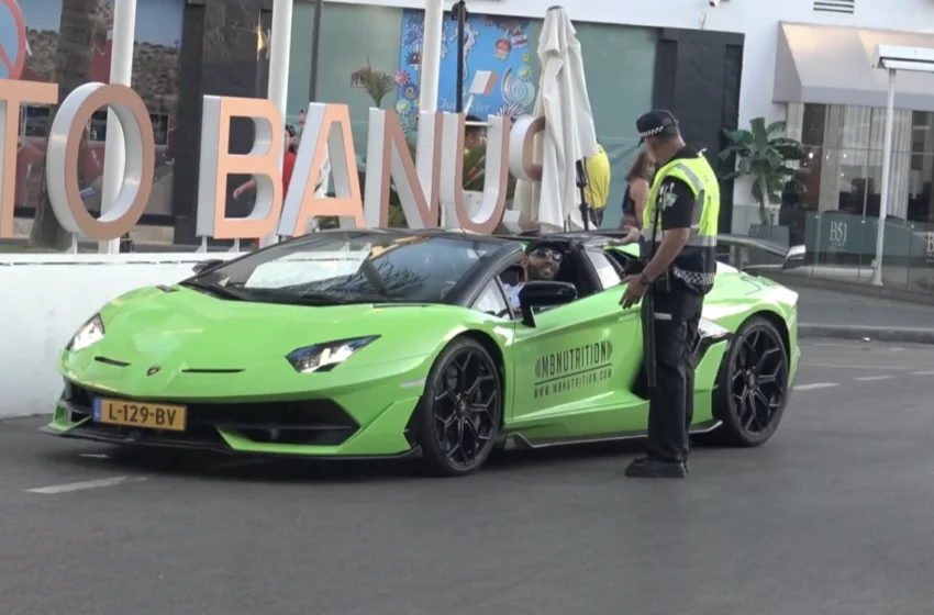  Un influenceur marocain condamné pour avoir laissé son fils de 6 ans conduire une Lamborghini