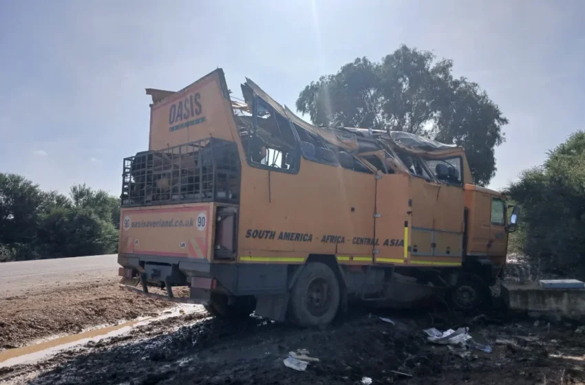  deux touristes, un britannique et un américain, meurent après un accident de camion