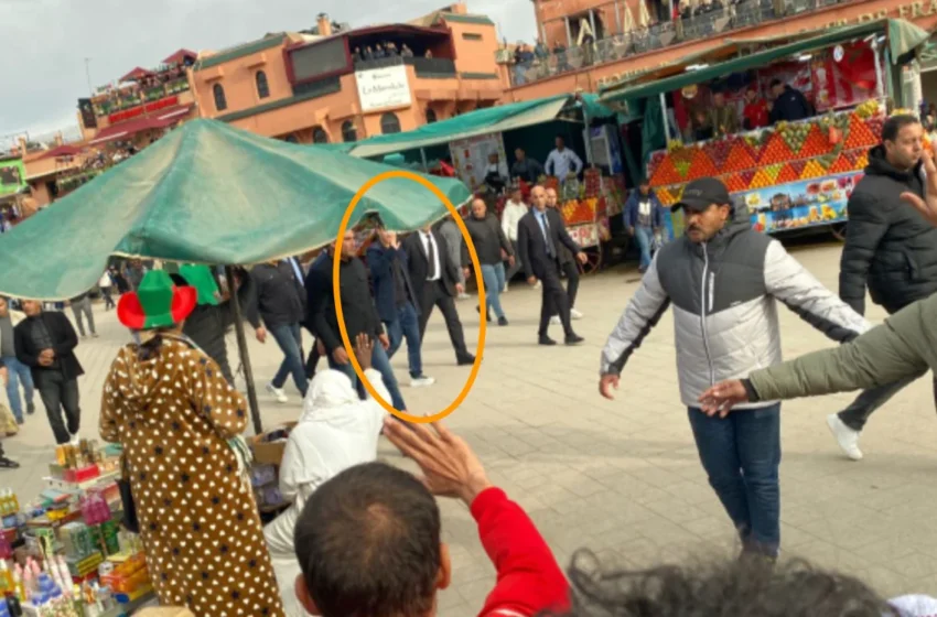  bain de foule pour le Prince Moulay El Hassan à la place Jemaa El Fna