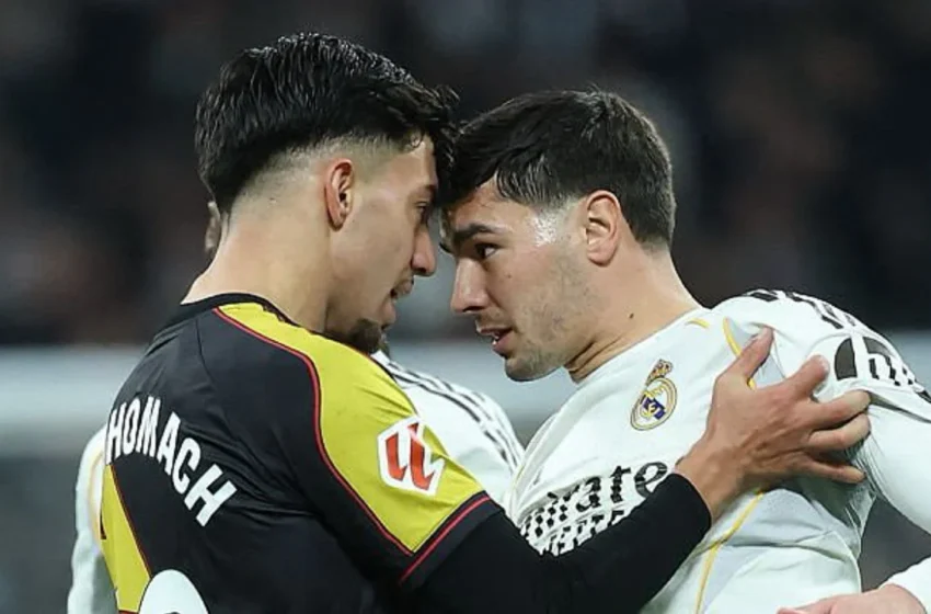  Vive altercation entre les Marocains Ilias Akhomach et Brahim Diaz