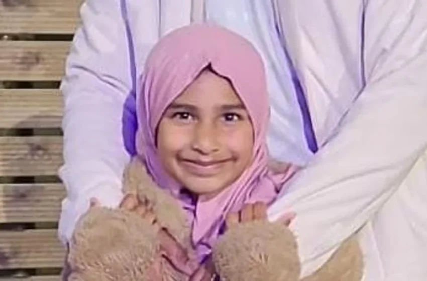  les vagues empêchent les plongeurs de trouver Inaayah (7 ans)