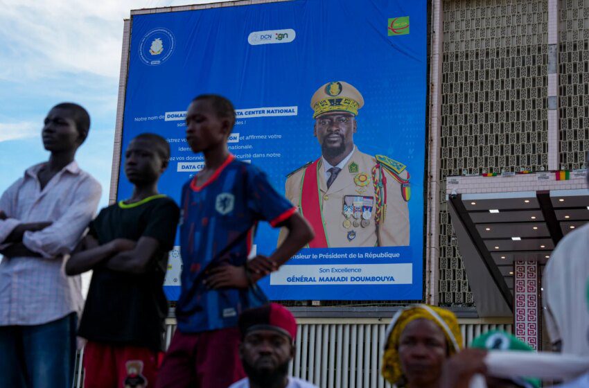  Guinée: Doumbouya dissout 40 partis, UFDG, RPG et UFR visés, appel à résister