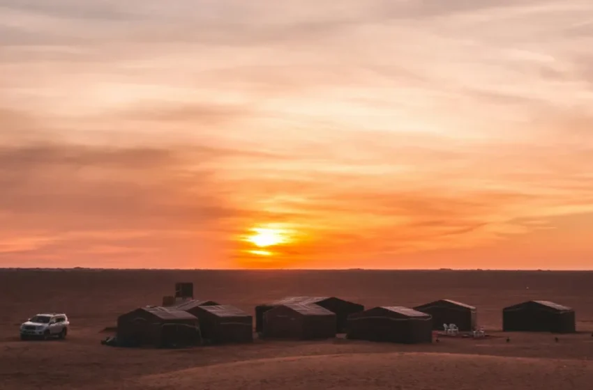  Merzouga, destination phare du Sahara marocain, attire de nombreux voyageurs chaque printemps