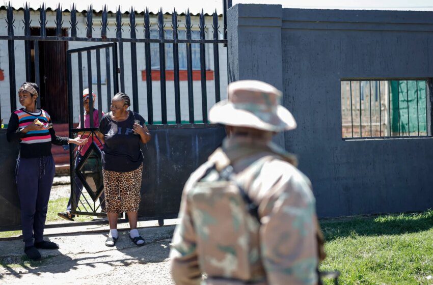  Ramaphosa déploie 550 soldats à Johannesburg contre gangs et exploitation minière illégale