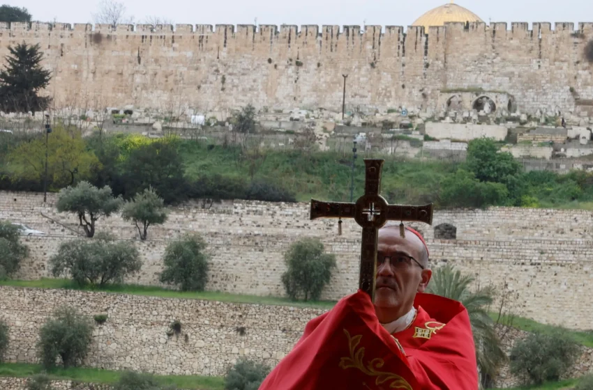  Saint‑Sépulcre verrouillé à Jérusalem, le patriarche Pizzaballa empêché d’entrer