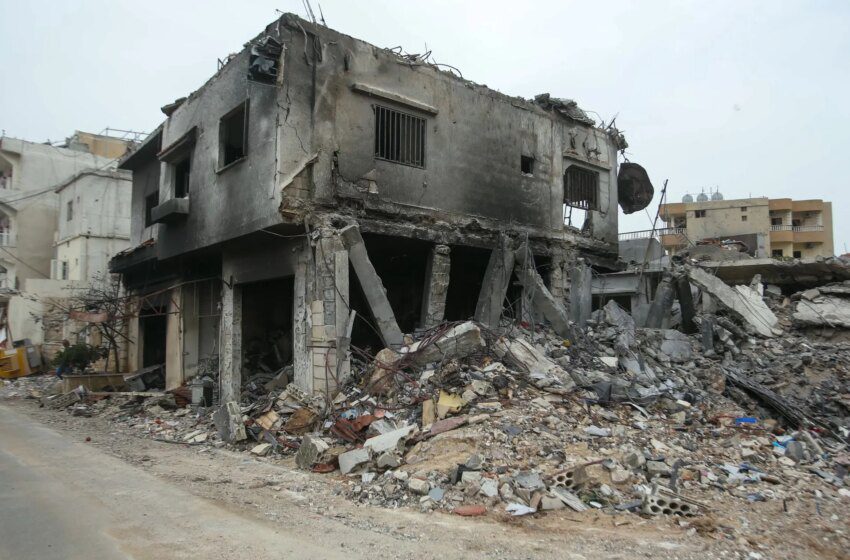  Frappes israéliennes tuent quatre au sud du Liban et blessent des journalistes à At-Tiri