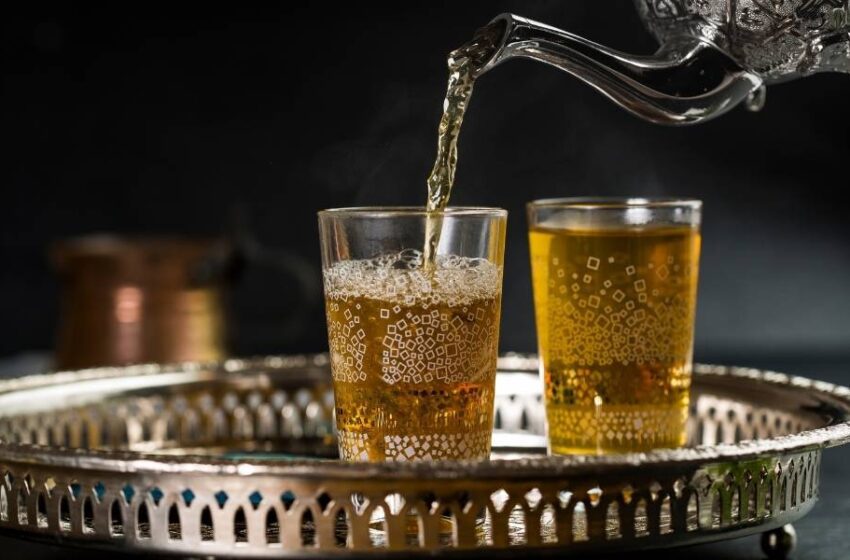 La culture du thé à la menthe au Maroc : un symbole d’hospitalité et de tradition