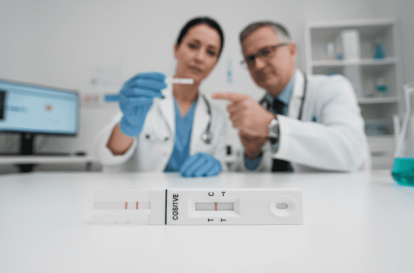  Ligne faible sur test antigénique COVID signifie toujours résultat positif selon les experts