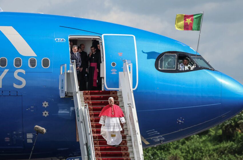  Trump critique le pape Léon XIV après l’appel à la paix au Cameroun