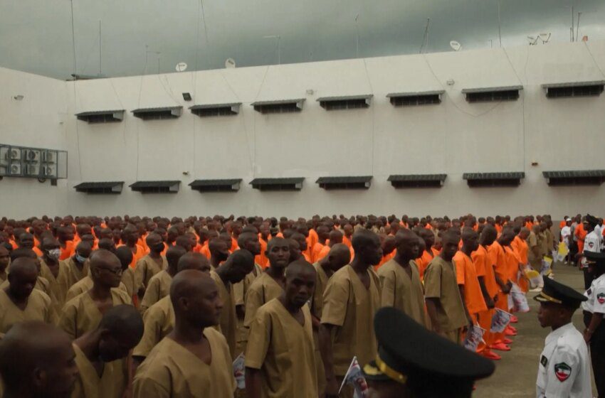 Visite en prison en Guinée équatoriale, le pape Léon XIV dénonce les conditions