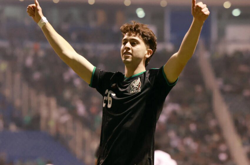  Mexique 2-0 Ghana à Puebla sections fermées en raison des sanctions FIFA