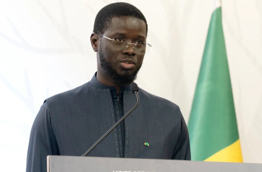  Sénégal : Faye limoge Sonko et dissout le gouvernement, négociations FMI menacées
