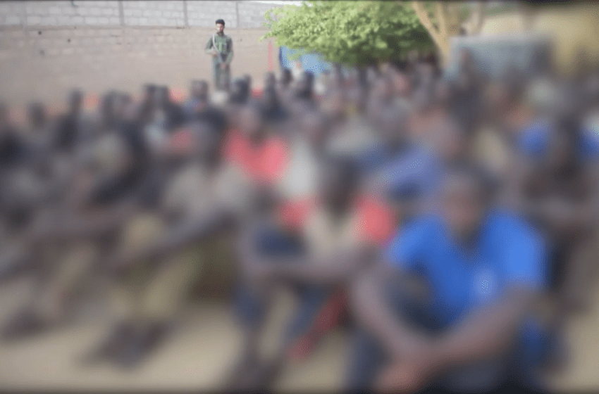  Vidéo exclusive Al Jazeera : soldats retenus par séparatistes touaregs dans le nord du Mali