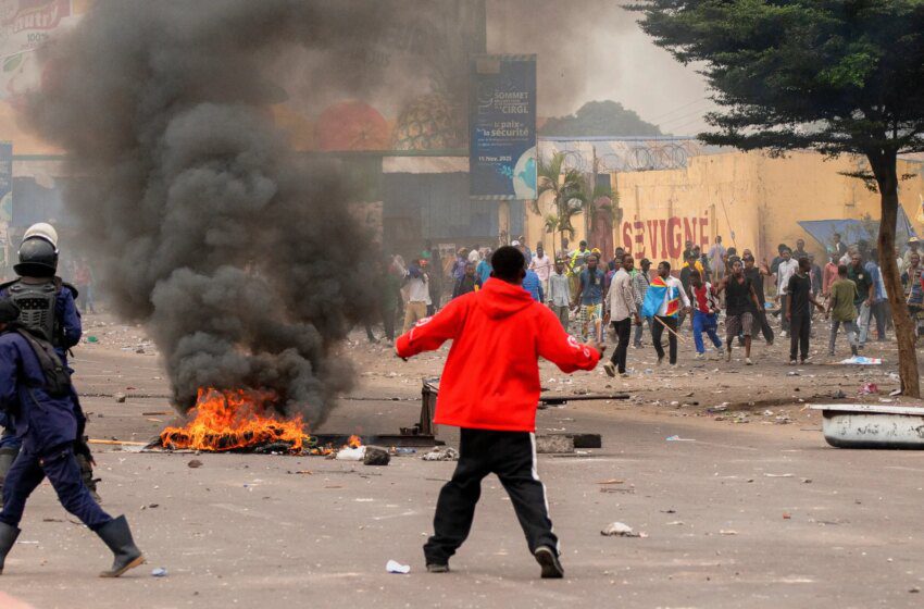  Affrontements à Kinshasa lors d’une manifestation contre un projet prolongeant le mandat de Tshisekedi