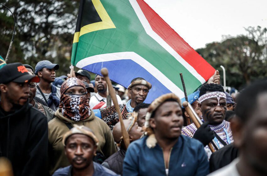  Manifestations anti-immigrés et menaces d’expulsion poussent des milliers à fuir l’Afrique du Sud
