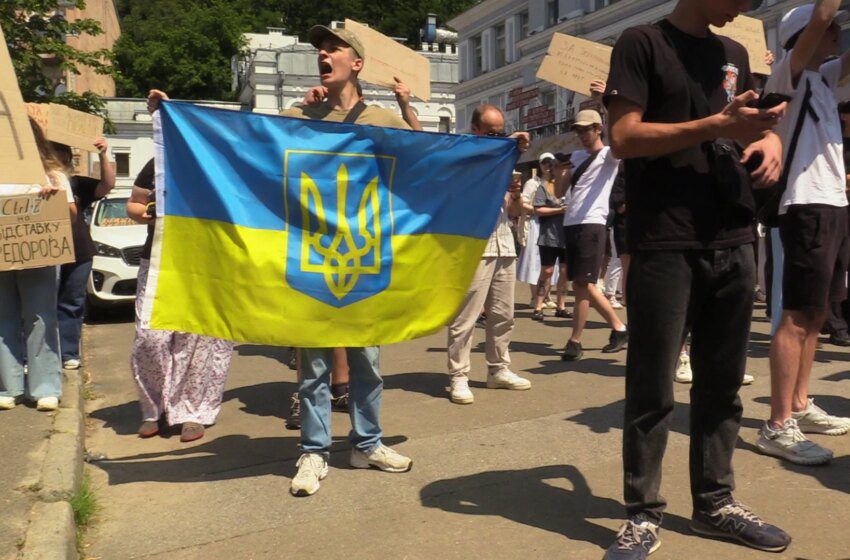  Limogeage de Mykhailo Fedorov provoque manifestations à Kiev et crise politique pour Zelensky