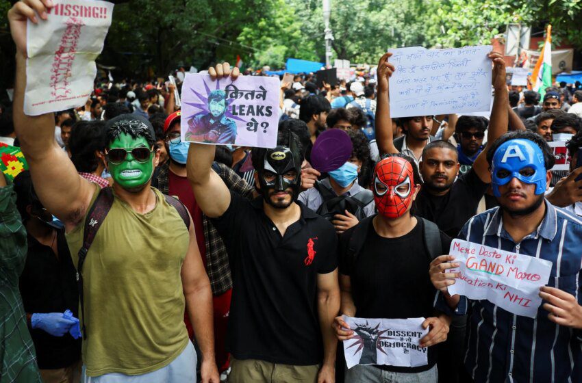  Manifestations étudiantes à New Delhi contre fuites d’examens et violences policières