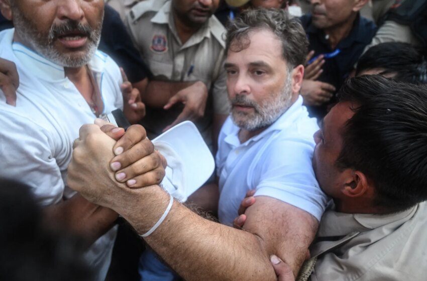  Rahul Gandhi arrêté à New Delhi lors des manifestations étudiantes contre Modi