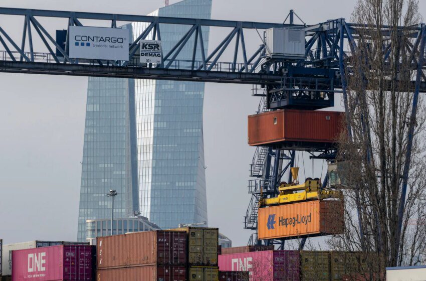  Tarifs douaniers de Trump visent 80 pays et suscitent vives réactions internationales