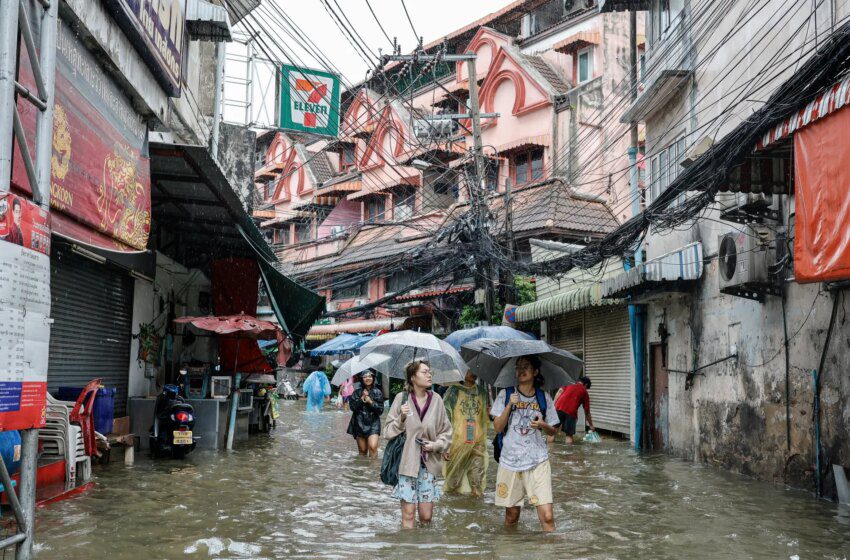  Bangkok déclare 50 districts en zone sinistrée après trois jours d’inondations
