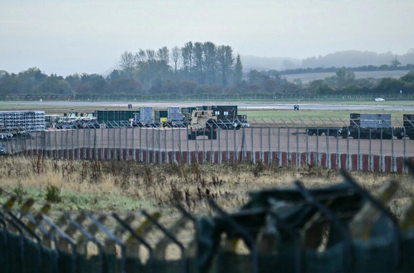  Cinq Britanniques arrêtés près de la base de Fairford, Téhéran dément toute implication