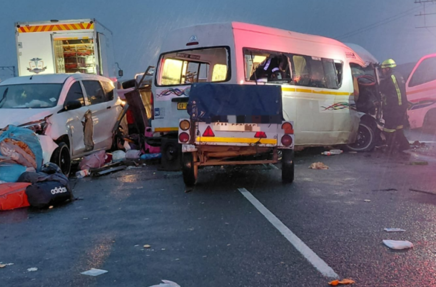  Collision impliquant des minibus-taxis sur la N1 au Cap-Occidental fait 21 morts