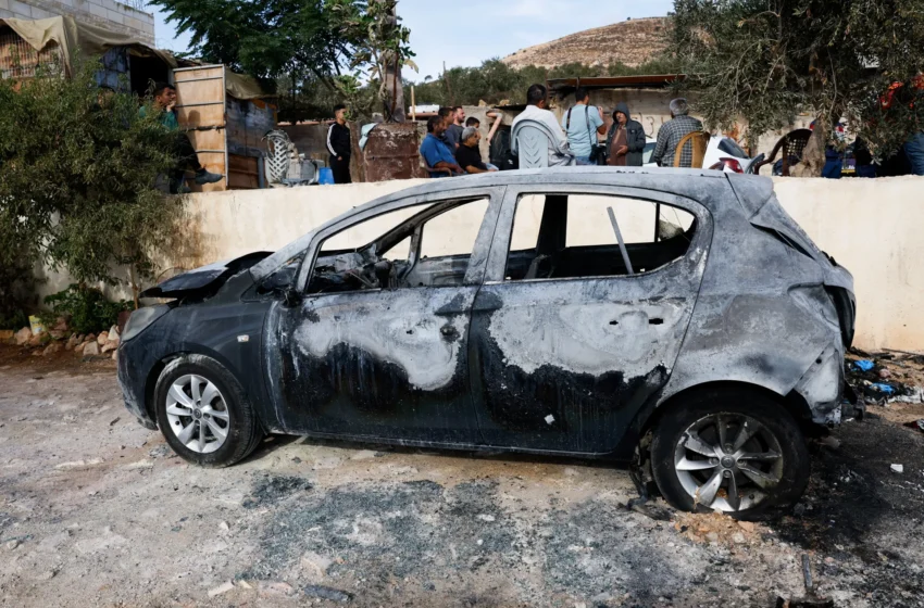  Colons israéliens incendient deux maisons de la famille Al-Tubasi à Jalud