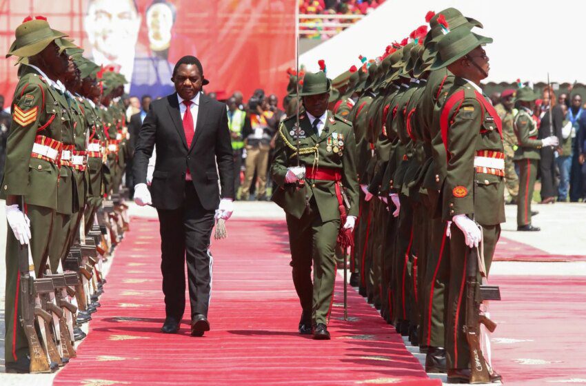  Hakainde Hichilema investi en Zambie, principal rival emprisonné et tribunaux fermés