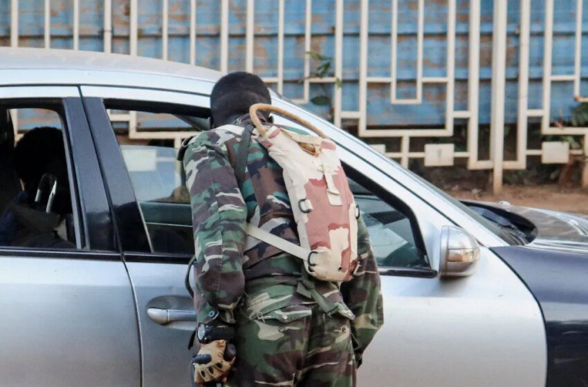  Mutinerie contenue à Niamey après attaques contre la base 101 et la présidence
