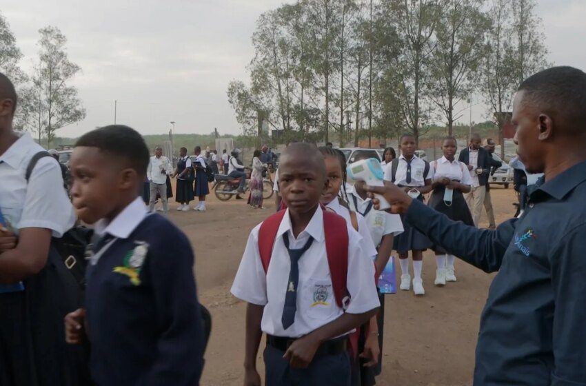  Rentrée scolaire en RDC : parents inquiets face au risque d’Ebola malgré les mesures